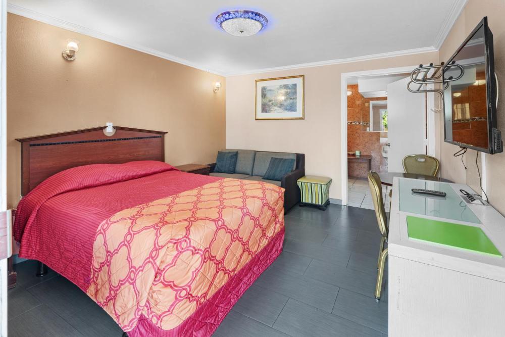 Sky Palm Motel - Orange